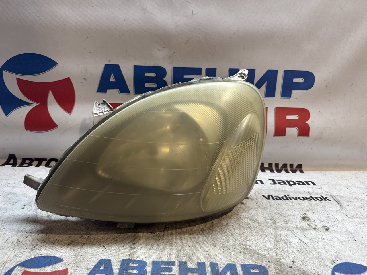 Фара TOYOTA VITZ SCP10 передняя правая (б/у)