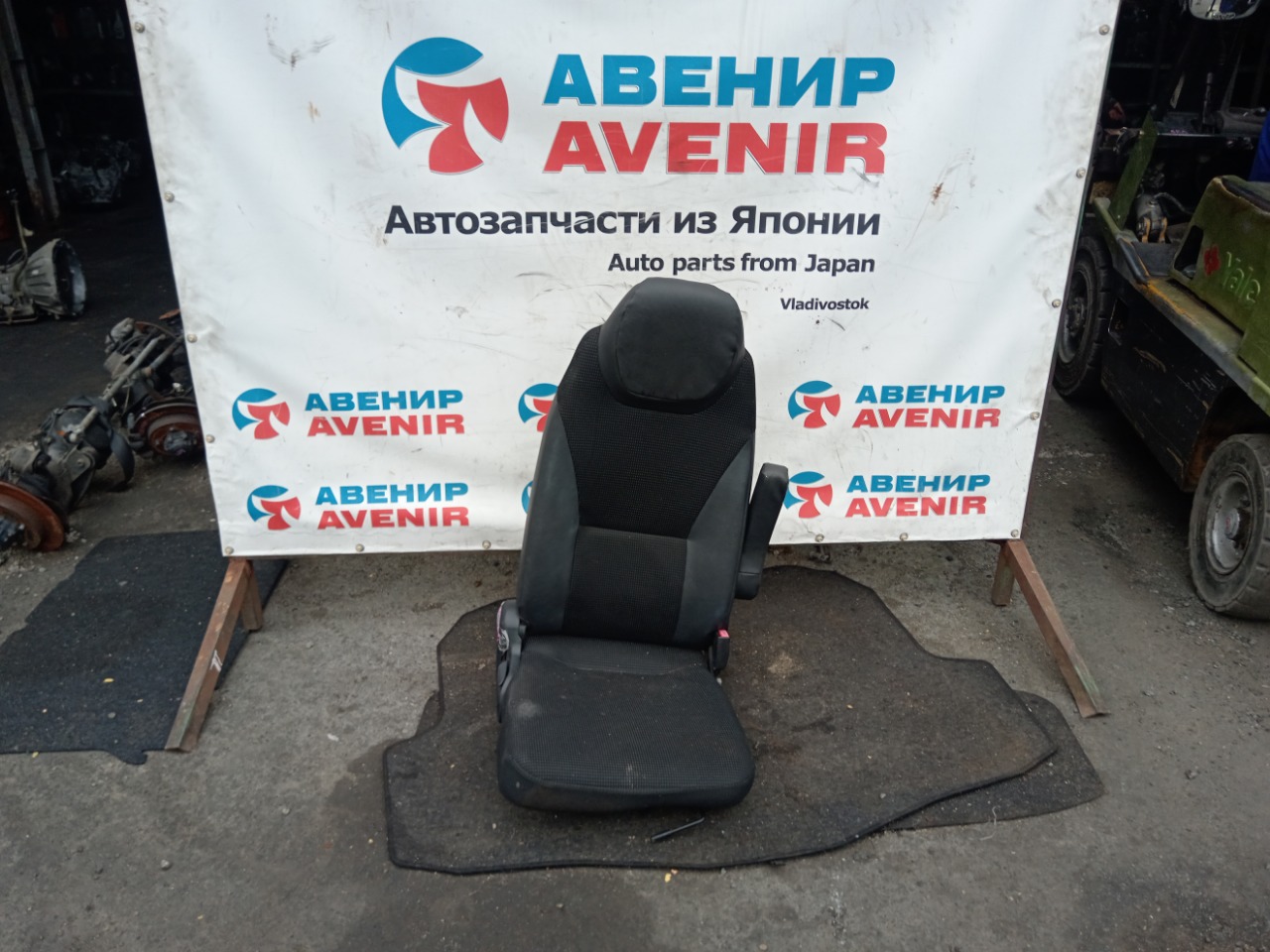 Сидение MITSUBISHI FUSO CANTER FBA20 правое (б/у)