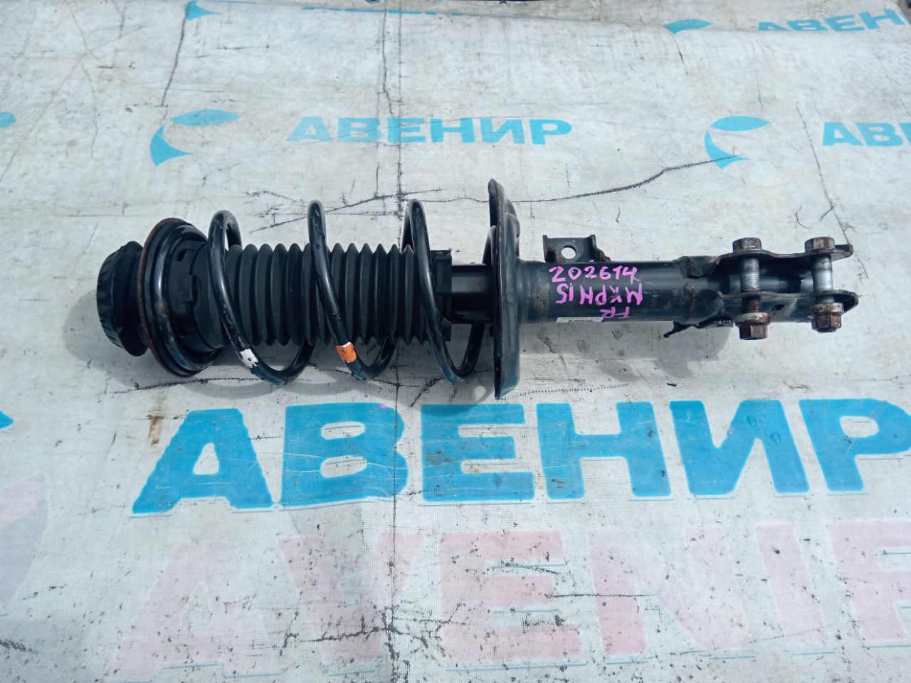 Стойка TOYOTA YARIS MXPH15 M15A передняя правая (б/у)