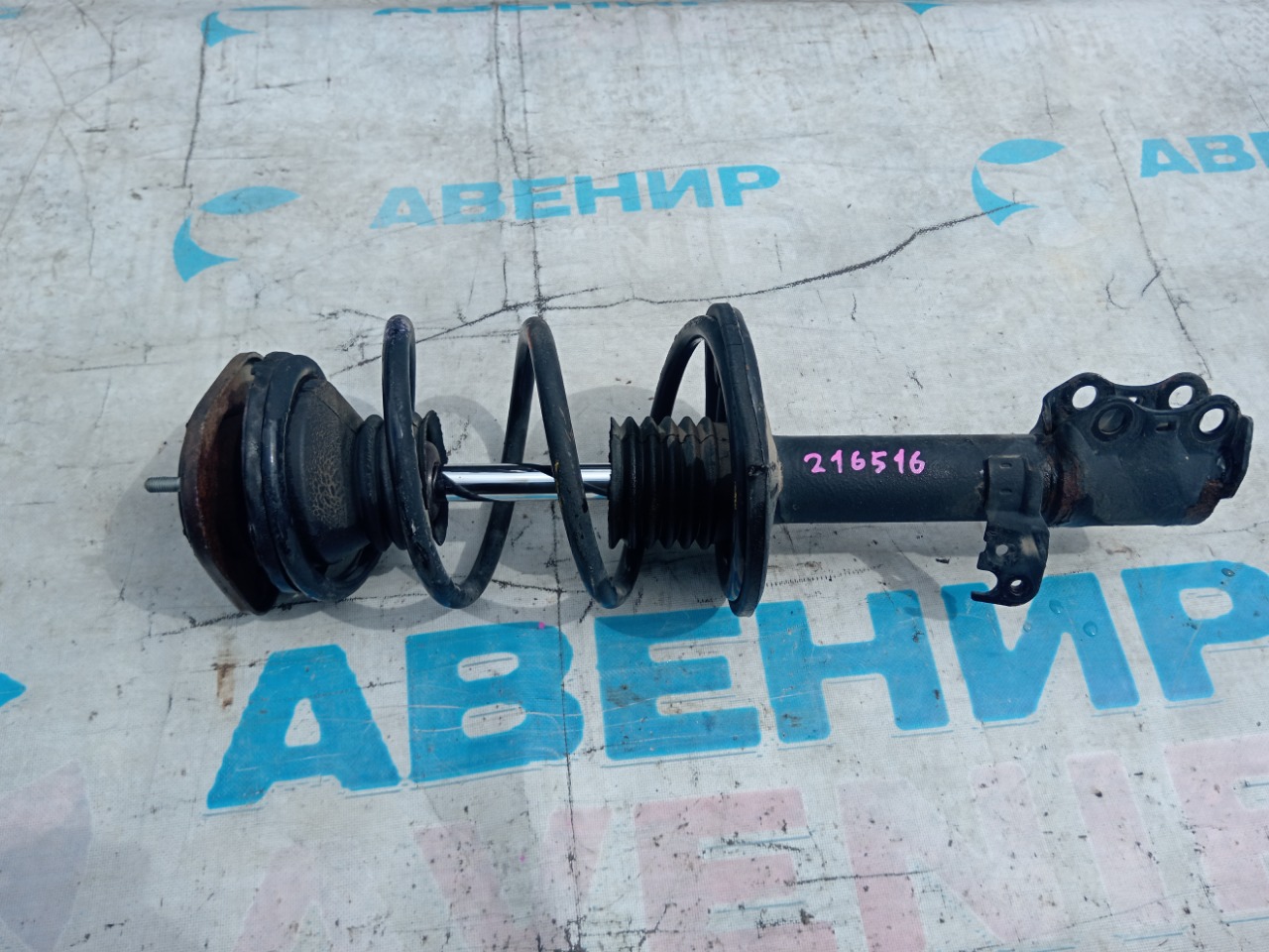 Стойка TOYOTA WISH ZNE14 передняя левая (б/у)