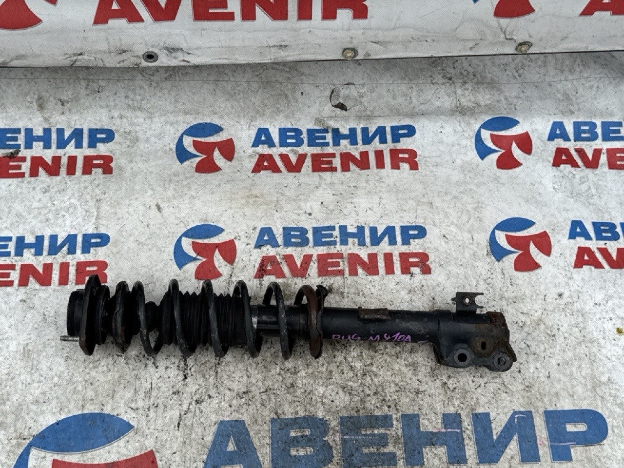 Стойка TOYOTA TANK M900A 1KR-FE передняя правая (б/у)