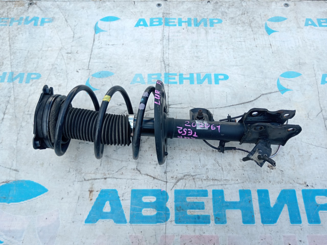 Стойка NISSAN ELGRAND TE52 QR25DE передняя левая (б/у)