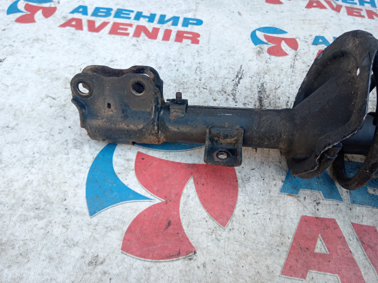Стойка левая передняя для MITSUBISHI RVR GA4W 4J10 2 ракурс Стойка левая передняя для MITSUBISHI RVR GA4W 4J10 2 ракурс