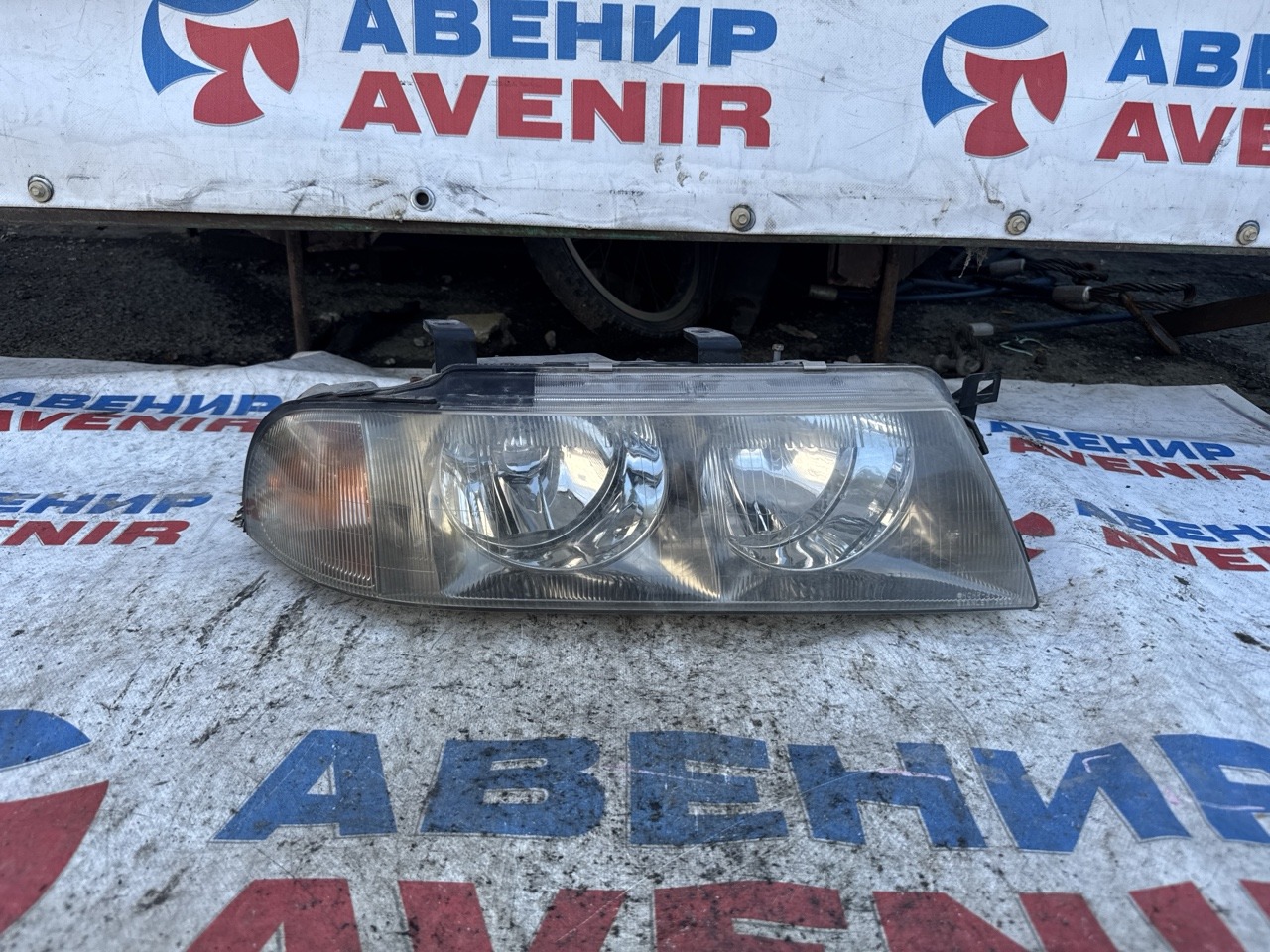 Фара MITSUBISHI DIAMANTE F31A 6G72 передняя правая (б/у)