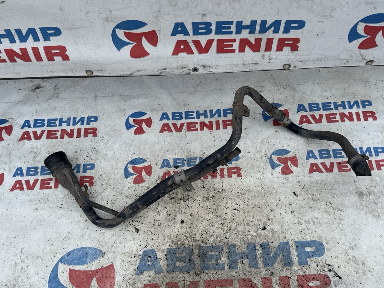 Горловина топливного бака TOYOTA ISIS ANM10 (б/у)