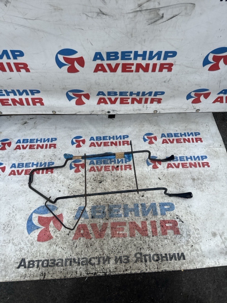 Крепление запаски TOYOTA ISIS ANM10G (б/у)