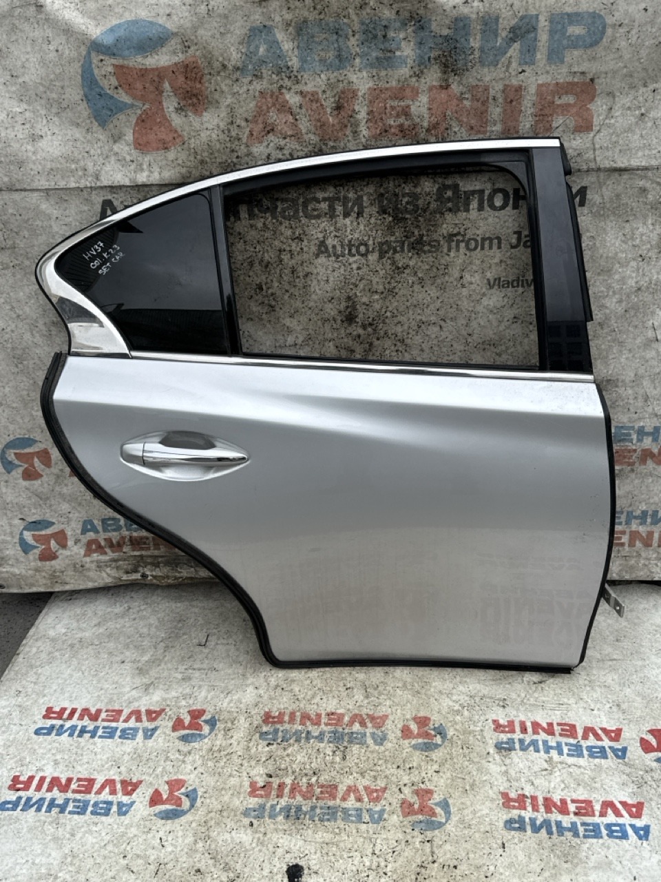 Дверь NISSAN SKYLINE HNV37 задняя правая (б/у)