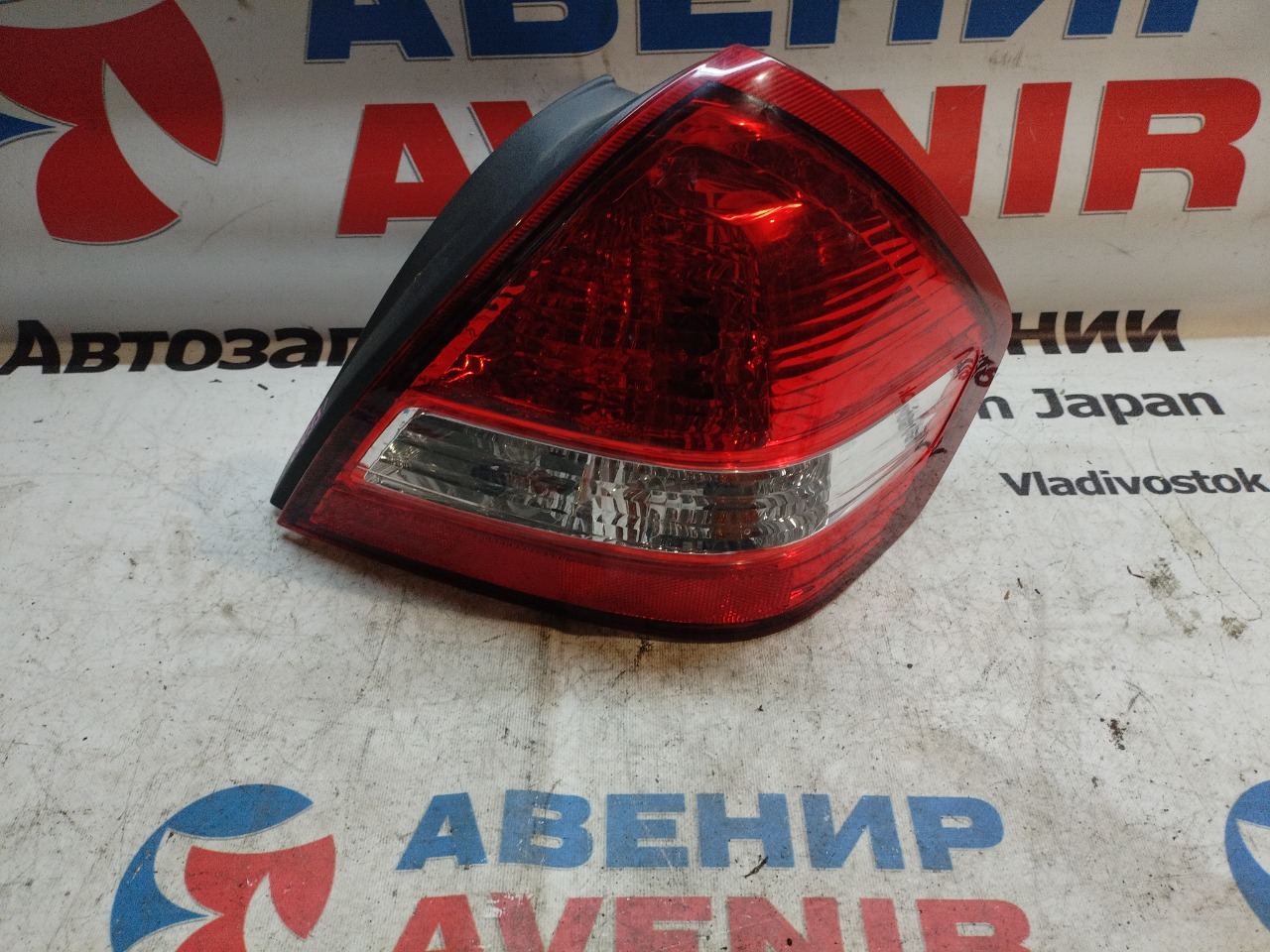 Стоп-сигнал NISSAN TIIDA LATIO C11 задний правый (б/у)