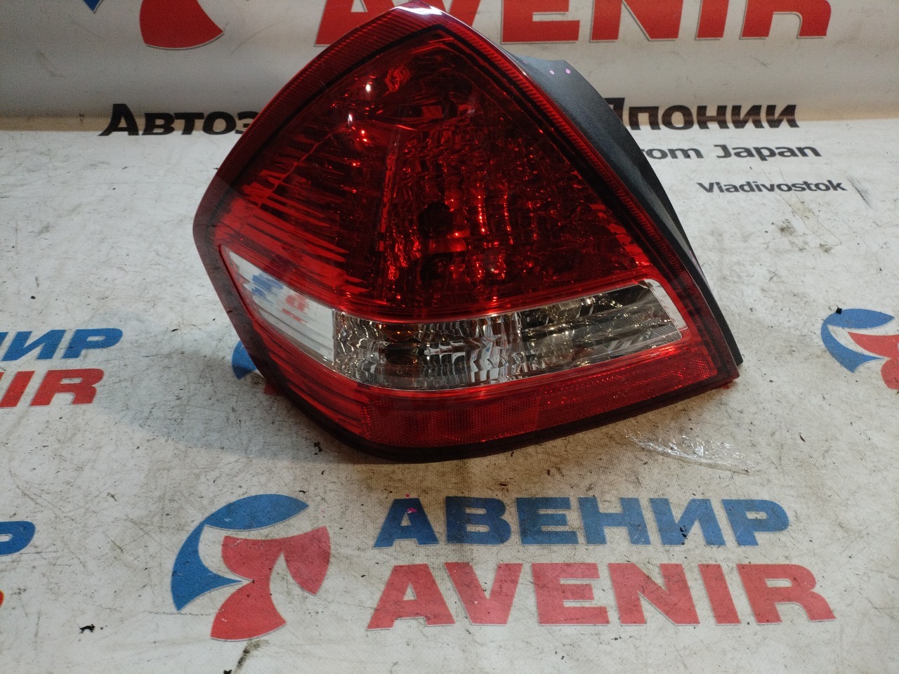 Стоп-сигнал NISSAN TIIDA LATIO C11 задний левый (б/у)