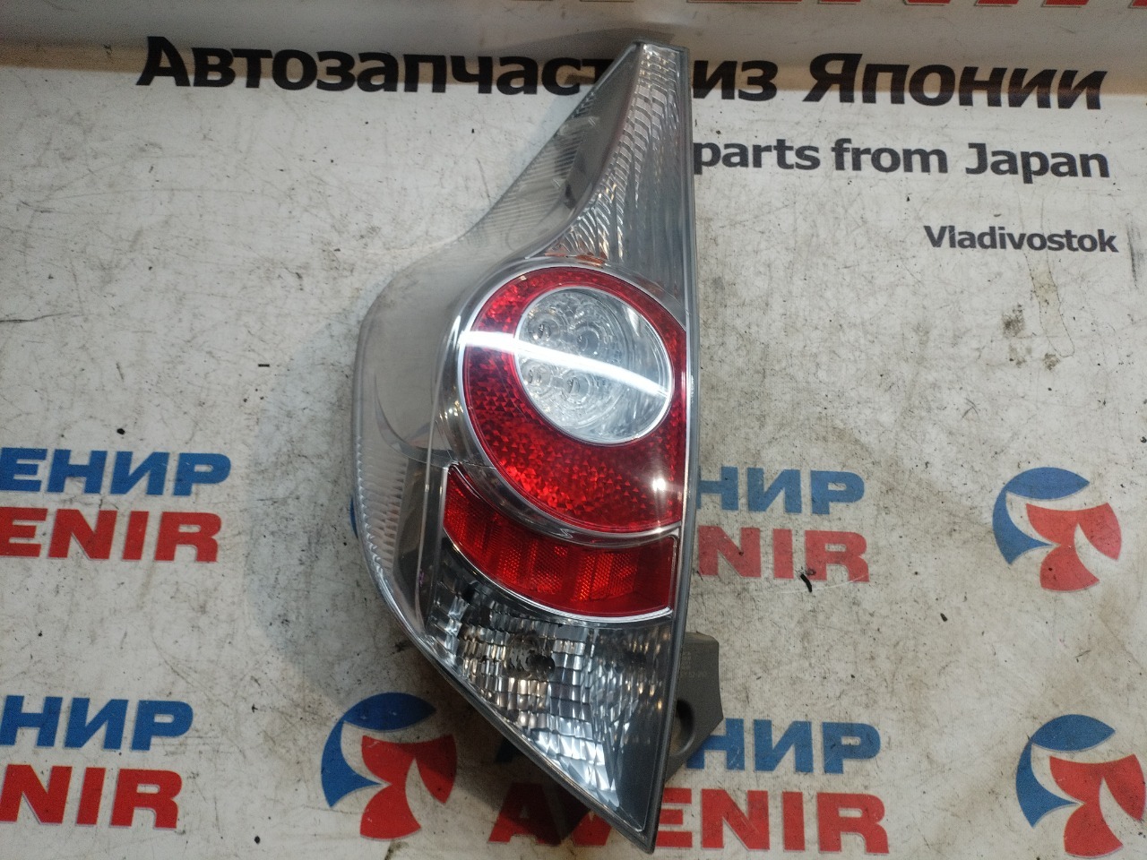 Стоп-сигнал TOYOTA AQUA NHP10 задний левый (б/у)