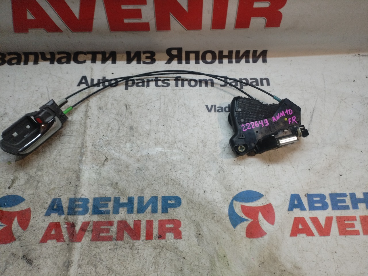 Замок двери TOYOTA ISIS ZNM10G передний правый (б/у)