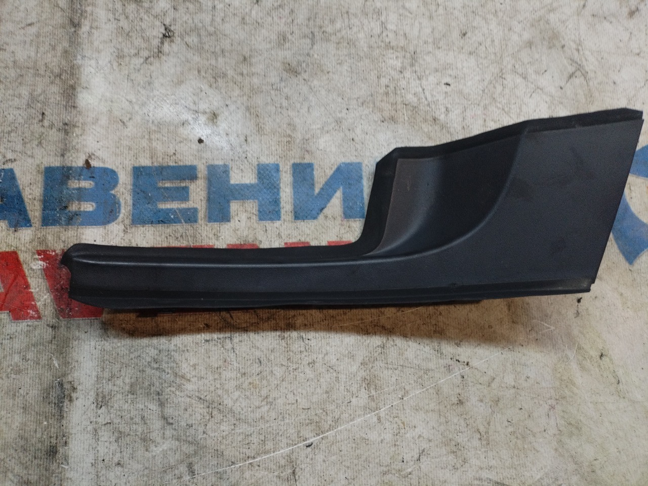 Уголок жабо TOYOTA PASSO KGC30 передний правый (б/у)