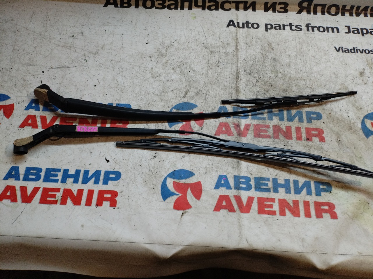 Держатель дворника TOYOTA VITZ NCP95 передний (б/у)