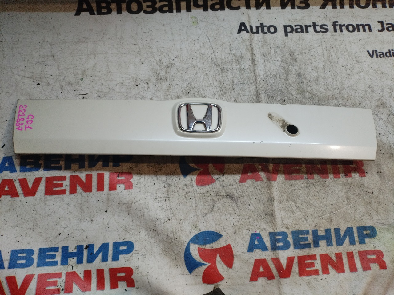 Накладка 5-й двери HONDA FIT GD1 (б/у)