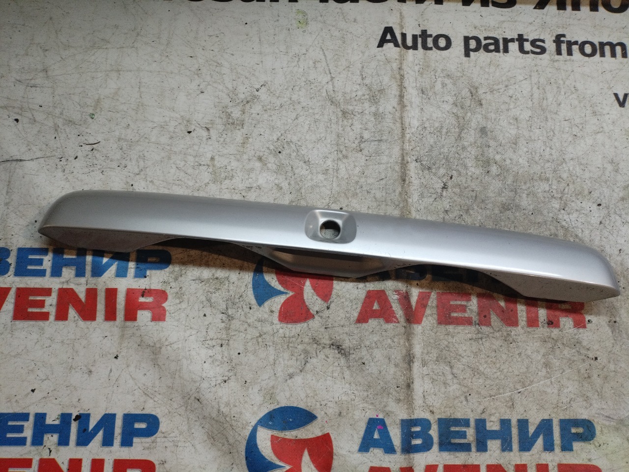 Накладка 5-й двери SUZUKI SWIFT HT51S (б/у)