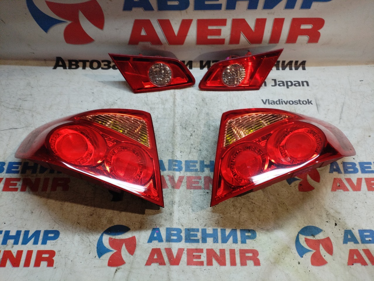 Стоп-сигнал NISSAN SKYLINE V35 задний левый (б/у)