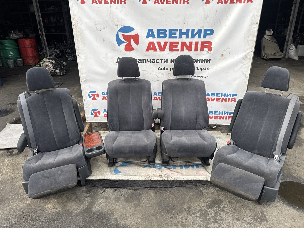 Сидение TOYOTA ESTIMA AHR20W переднее (б/у)