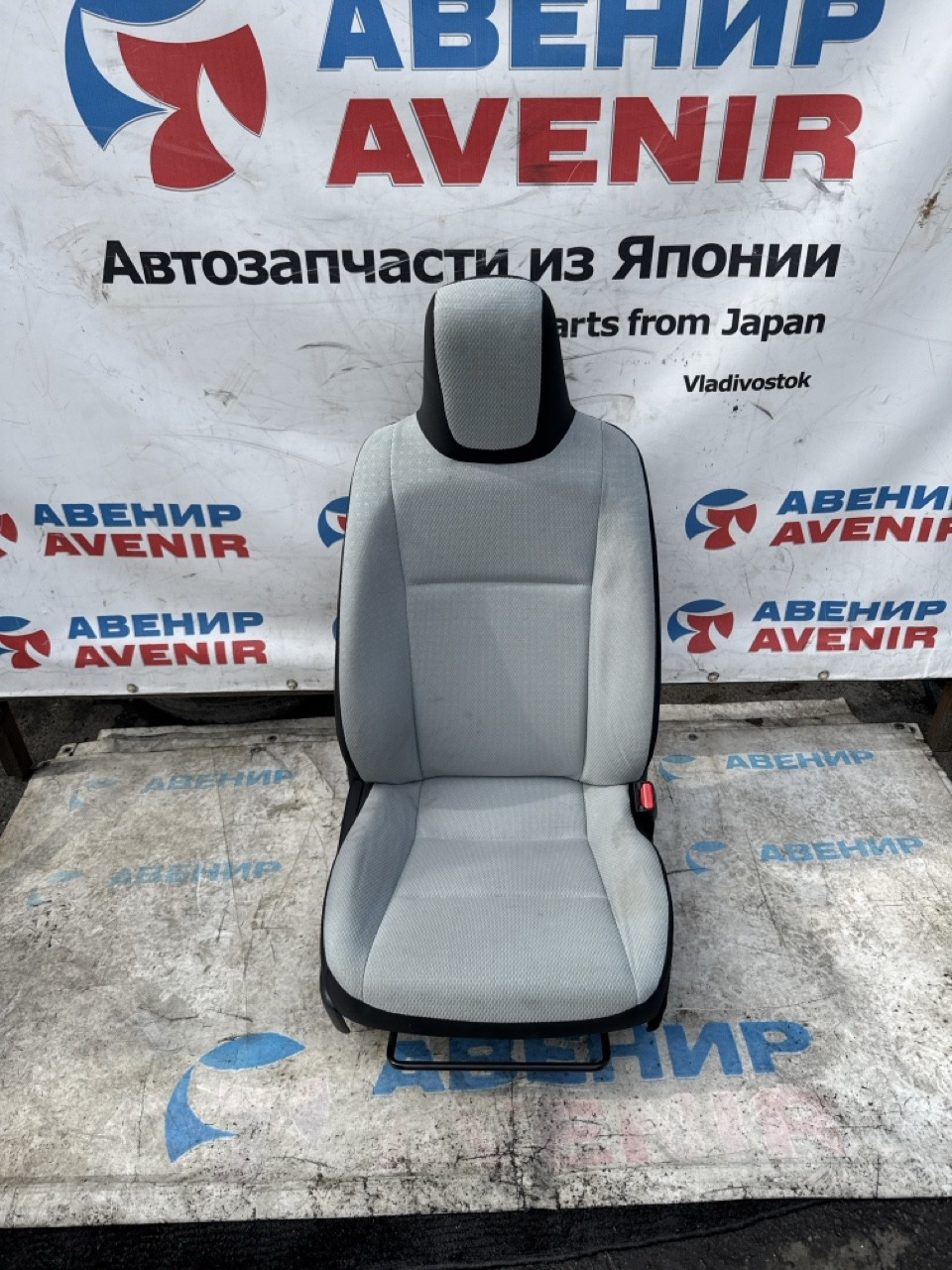 Сидение TOYOTA AQUA NHP10 переднее правое (б/у)