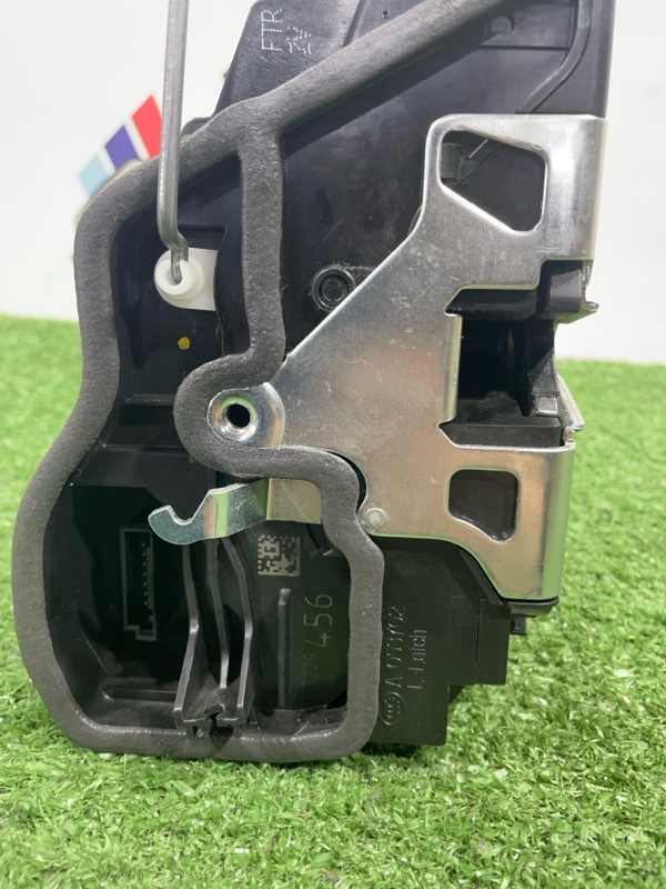 Замок двери передний правый 320i 08.03.2013 F31 N20B20B