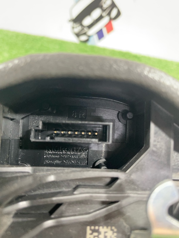 Замок двери передний правый 320i 08.03.2013 F31 N20B20B