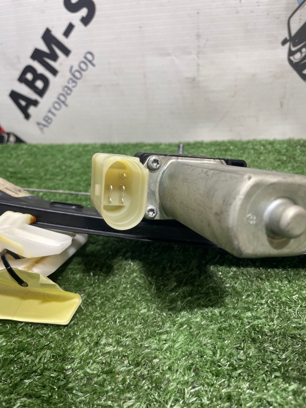 Стеклоподъемник задний правый BMW 328i F30 N20B20A Стеклоподъемник задний правый BMW 328i F30 N20B20A