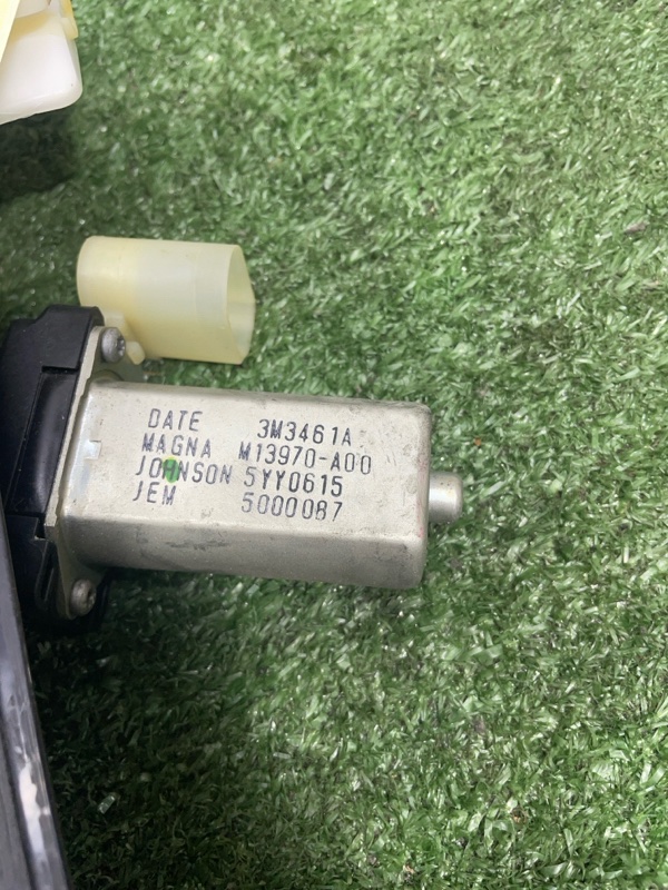 Стеклоподъемник задний правый 328i 08.11.2011 F30 N20B20A Стеклоподъемник задний правый 328i 08.11.2011 F30 N20B20A