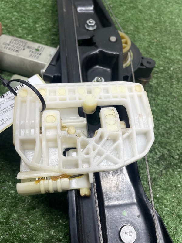 Стеклоподъемник задний правый 328i 08.11.2011 F30 N20B20A Стеклоподъемник задний правый 328i 08.11.2011 F30 N20B20A