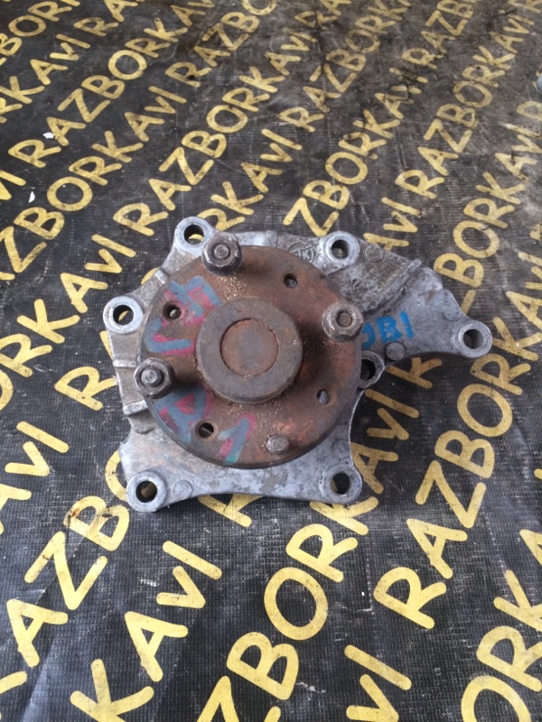 Помпа Isuzu Elf NHR55E 4JA1 Помпа Isuzu Elf NHR55E 4JA1