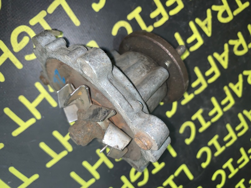 Помпа Toyota 2L Помпа Toyota 2L