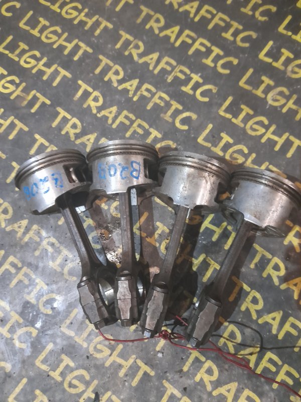 Поршень с шатуном Honda B20B Поршень с шатуном Honda B20B
