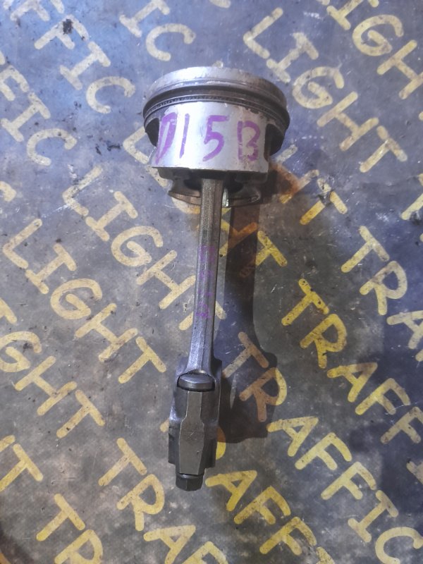 Поршень с шатуном Honda D15B Поршень с шатуном Honda D15B