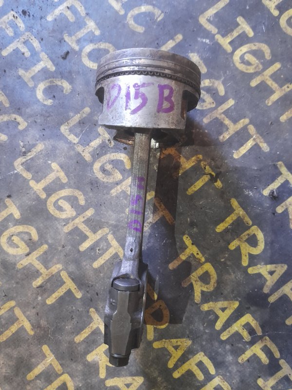 Поршень с шатуном Honda D15B Поршень с шатуном Honda D15B