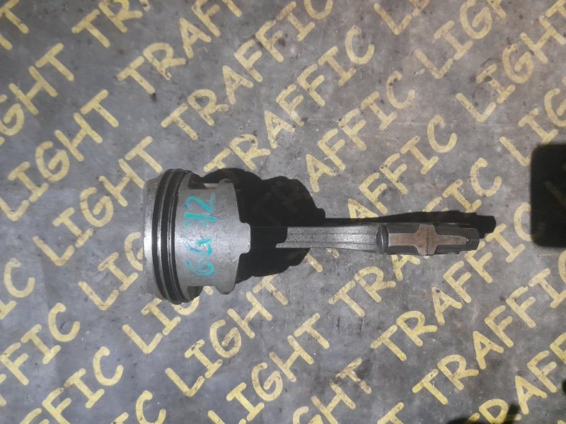 Поршень с шатуном MITSUBISHI DIAMANTE F46A 6G72 (б/у)