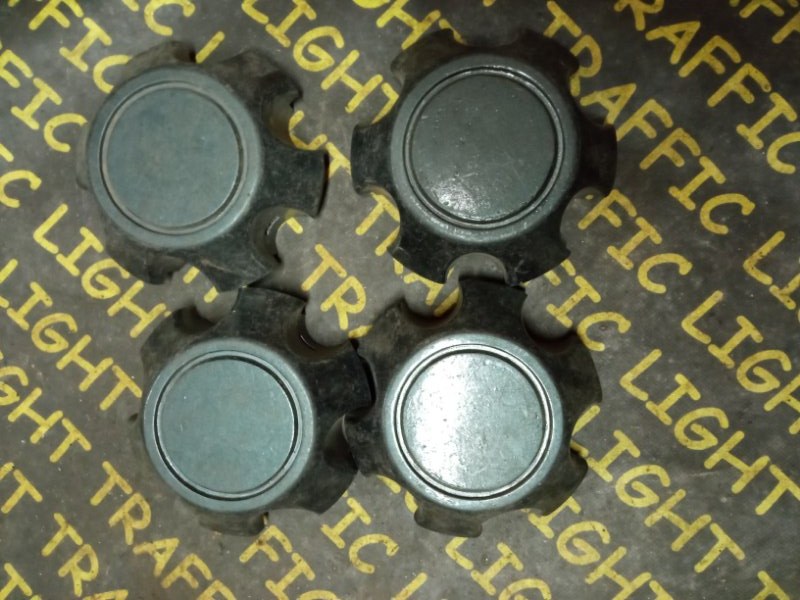 Колпаки ступичные TOYOTA LAND CRUISER HDJ81 1HDFT (б/у)