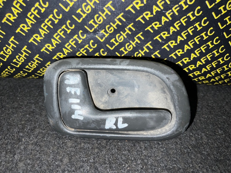 Ручка двери внутренняя Toyota Sprinter AE114 задняя левая
