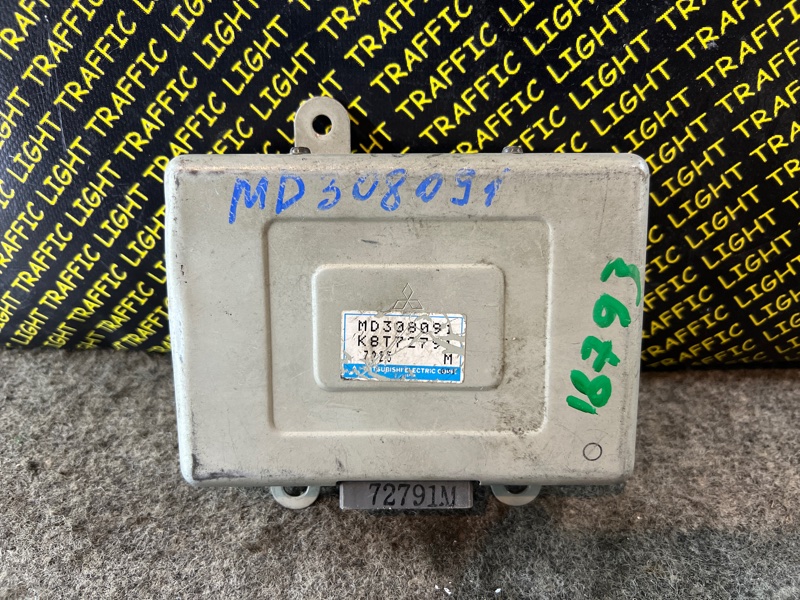 Блок управления efi Mitsubishi Delica PA5W 4D56