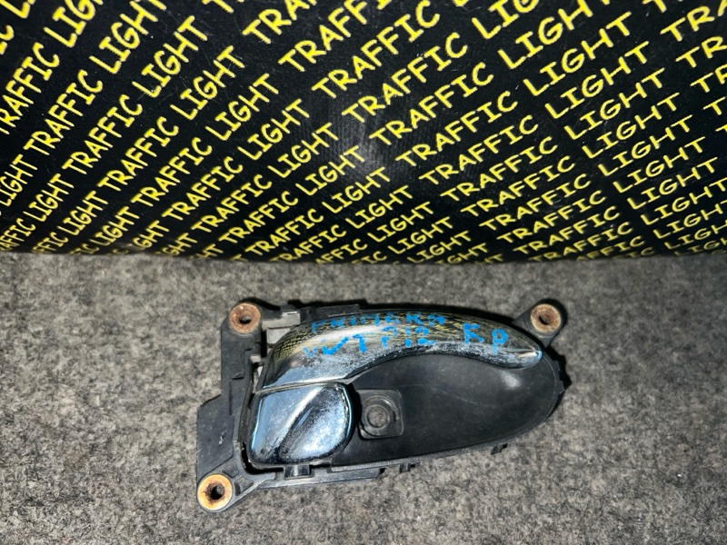 Ручка двери внутренняя Nissan Primera WTP12 передняя правая