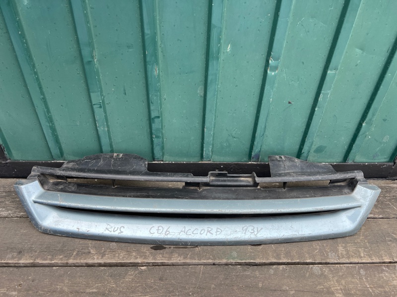 Решетка радиатора Honda Accord CD6 передняя