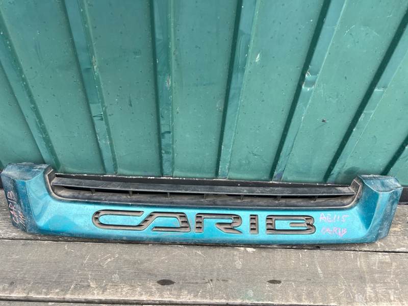 Решетка радиатора Toyota Sprinter Carib AE111 передняя