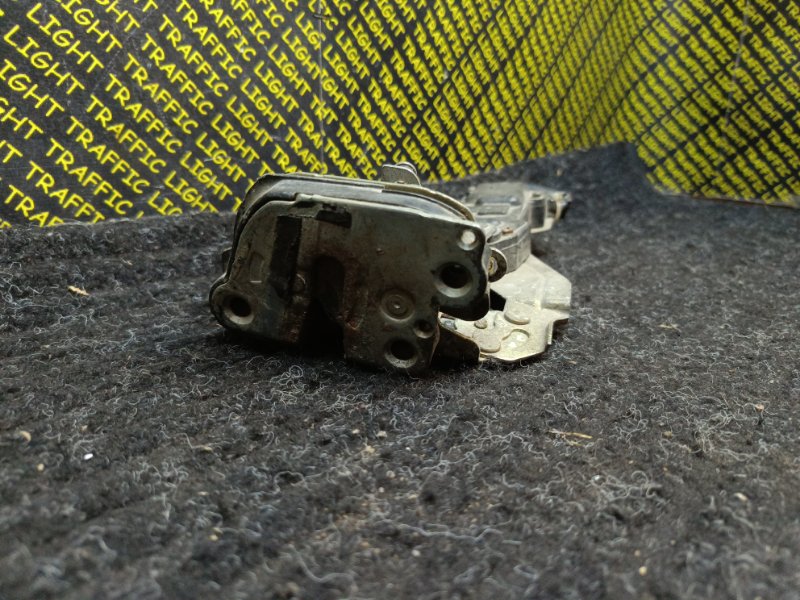 Замок двери Toyota Sprinter Marino AE101 задний правый