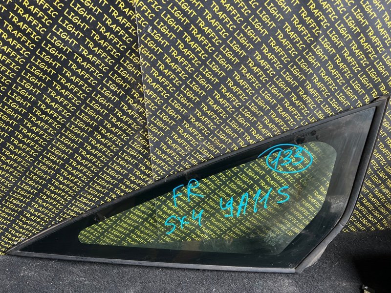 Форточка кузова Suzuki Sx4 YA11S передняя правая
