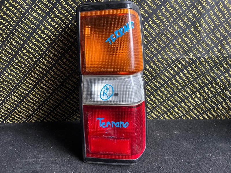 Стоп-сигнал Nissan Terrano LBYD21 задний правый