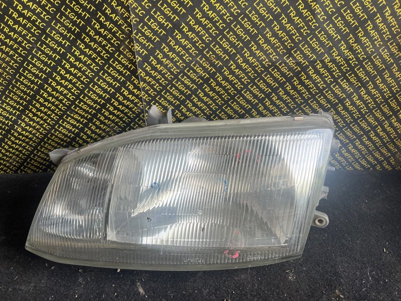 Фара Toyota Granvia KCH10W передняя левая (б/у)