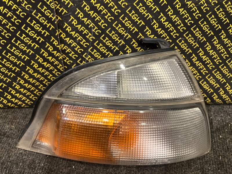 Габарит Toyota Granvia KCH10W передний правый (б/у)