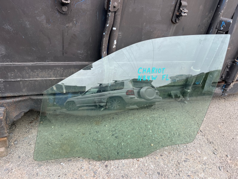 Стекло MITSUBISHI CHARIOT GRANDIS N84W переднее левое (б/у)