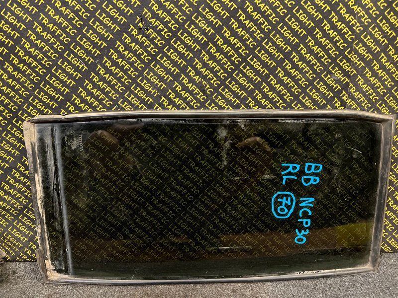 Форточка двери Toyota bB NCP30 задняя левая (б/у)