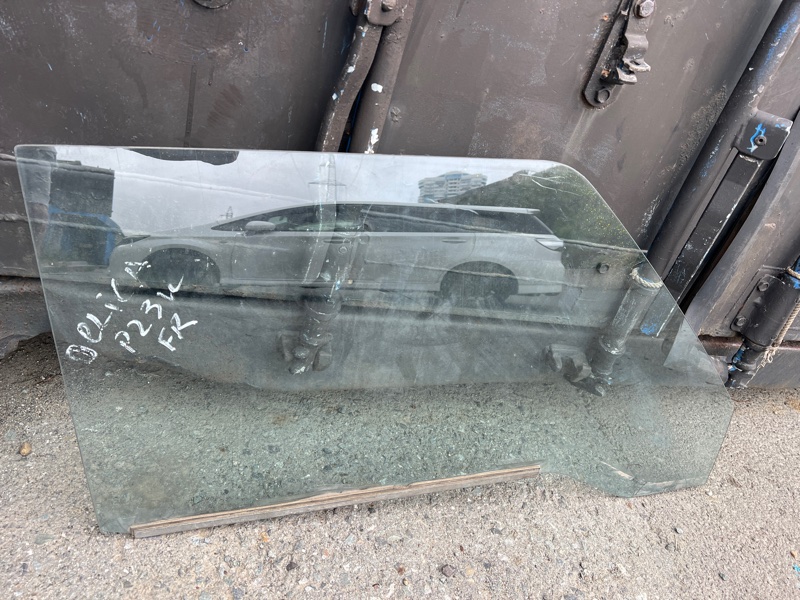 Стекло MITSUBISHI DELICA P25W переднее правое (б/у)
