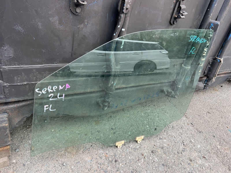 Стекло NISSAN SERENA PC24 переднее левое (б/у)