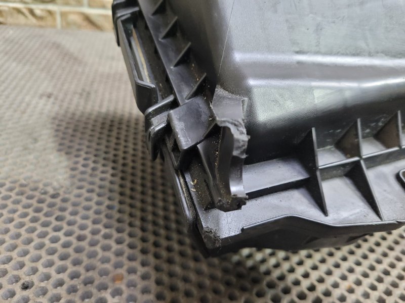 Корпус воздушного фильтра M35 2006 y50 VQ35DE 3.5L