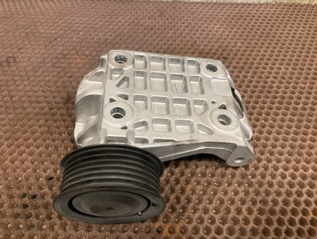 Кронштейн генератора Audi Q7 2009 4L CAS 3.0 TDI 059903143ac контрактная